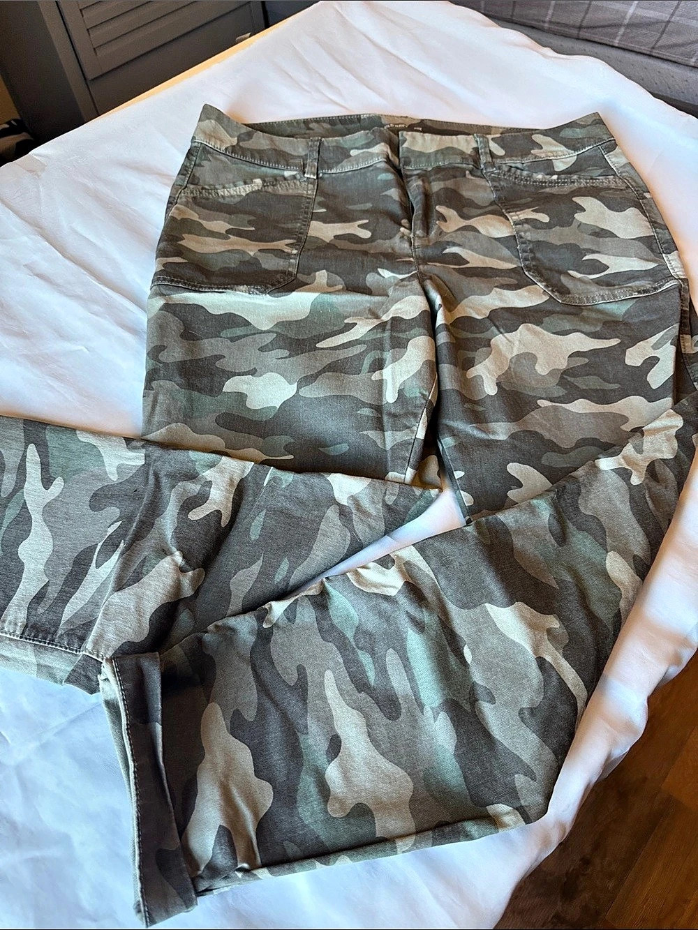 Old Navy Pixie Camo Mid-Rise Pants Camo Skinny Pants Size 14